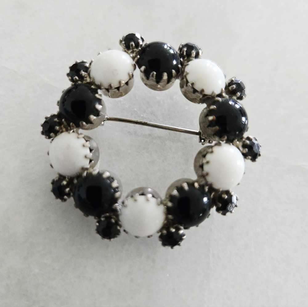 Vintage Black and White Glass RhinestoneBrooch
